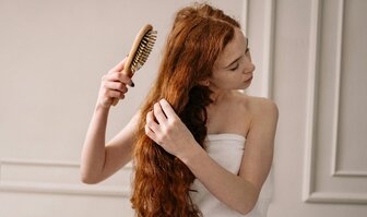Jak si vybrat správný kartáč a hřeben na vlasy?
