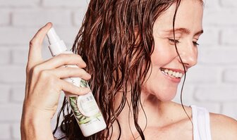 Jaké produkty je vhodné zařadit do vlasové rutiny po umytí vlasů?