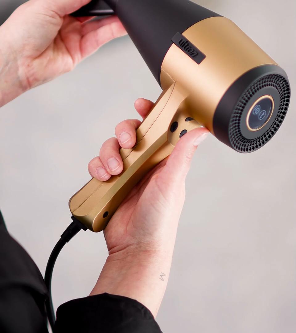 Fén na vlasy s ionizátorem