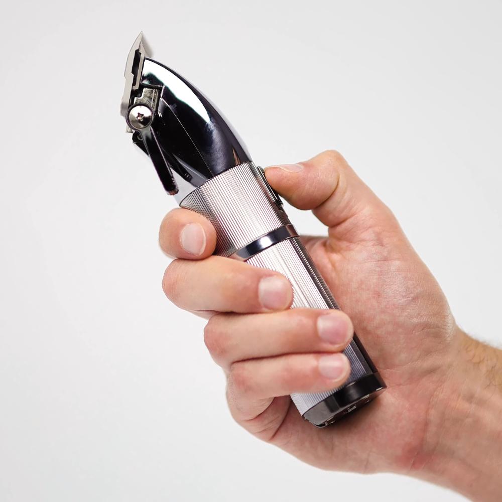 Profesionální strojek na stříhání vlasů