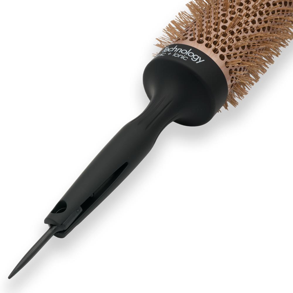 Detail ergonomick&eacute; rukojeti kart&aacute;če My-She BlowDryXL s integrovan&yacute;m hrotem na oddělov&aacute;n&iacute; pramenů vlasů
